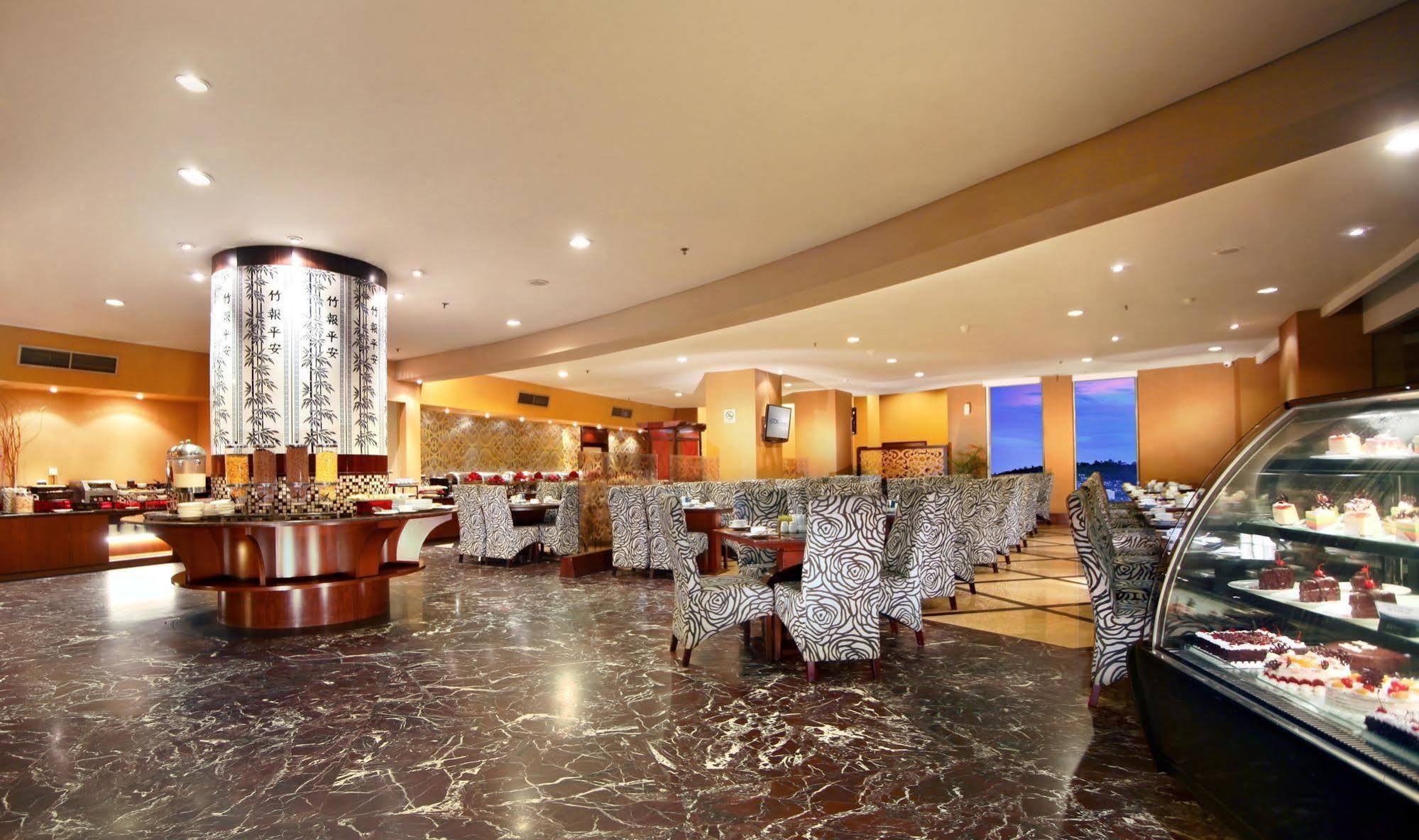 Aston Samarinda Hotel And Convention Center Exterior photo