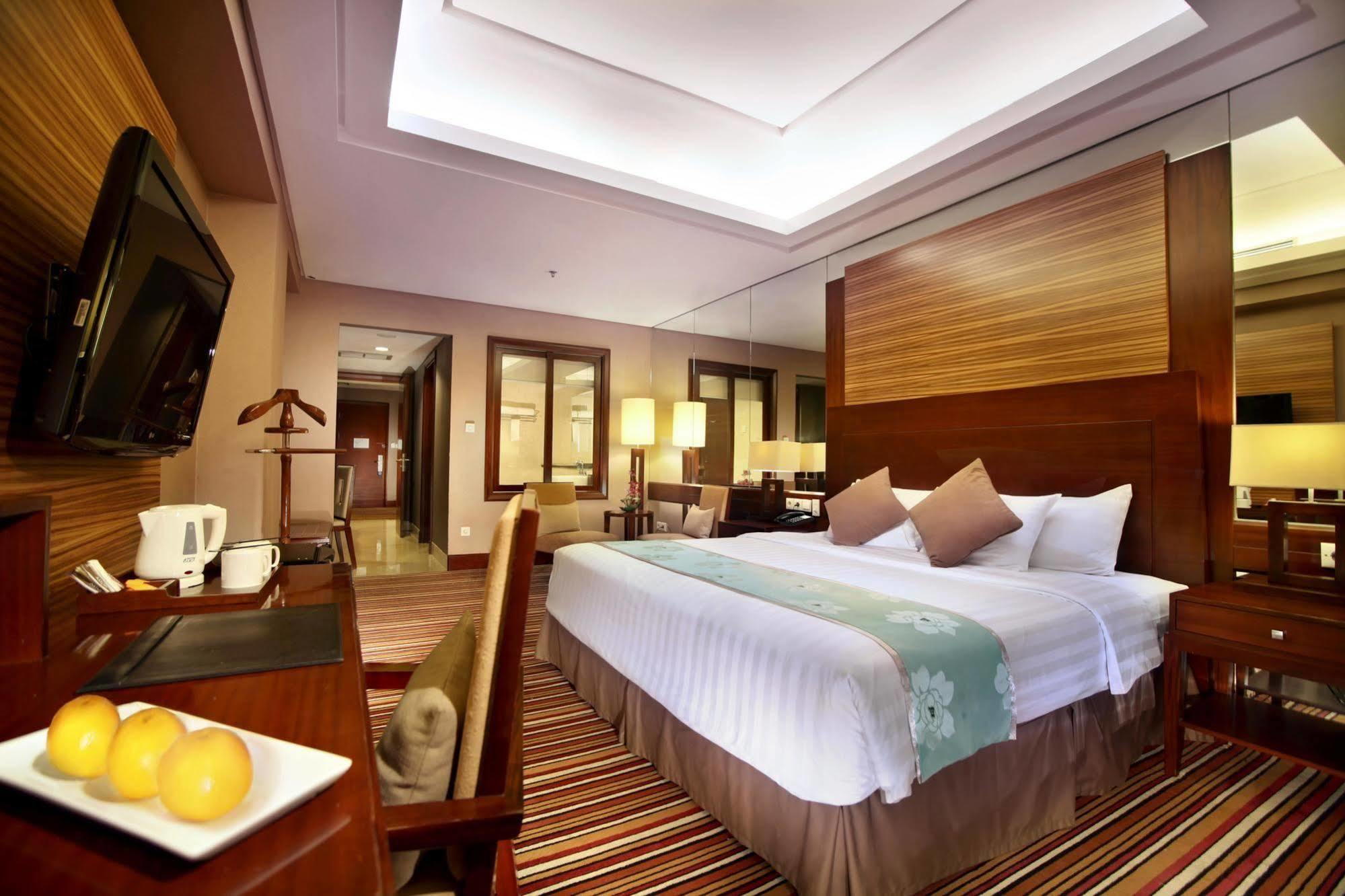Aston Samarinda Hotel And Convention Center Exterior photo